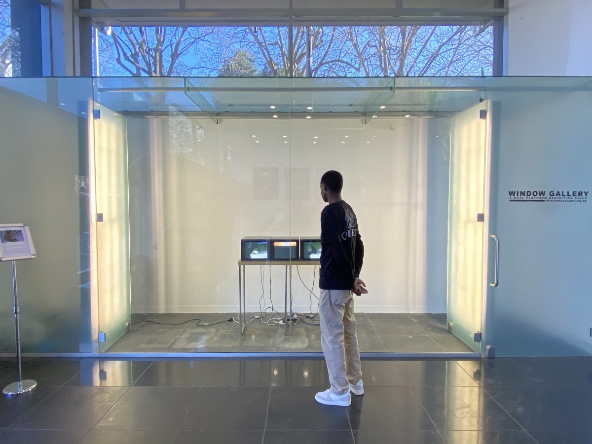 (dis)honesty, Frandson Bahati – Window
